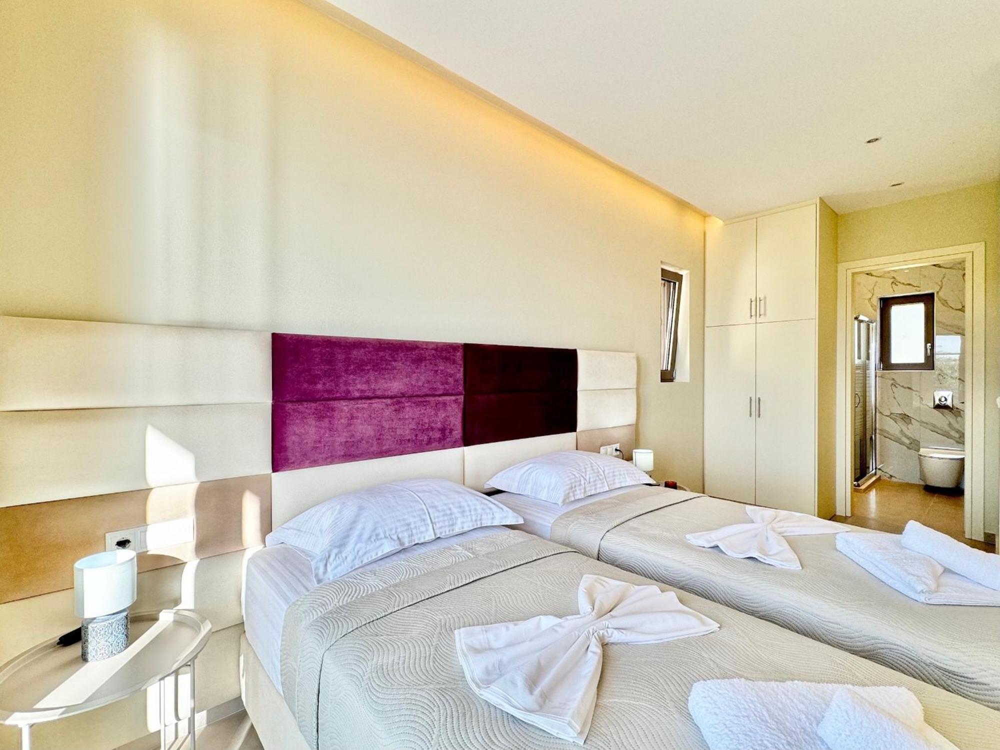 Smile With Private Pool By Dadovillas *